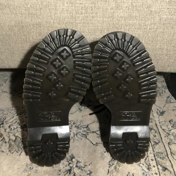 Dr. Martens Sinclair Heart Platform Boot - Picture 11 of 11